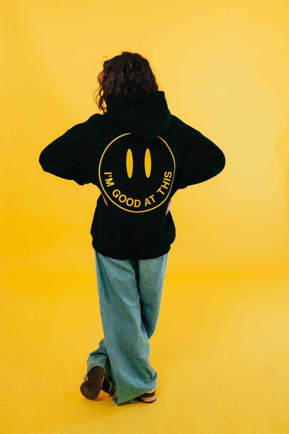 smile hoodie – black