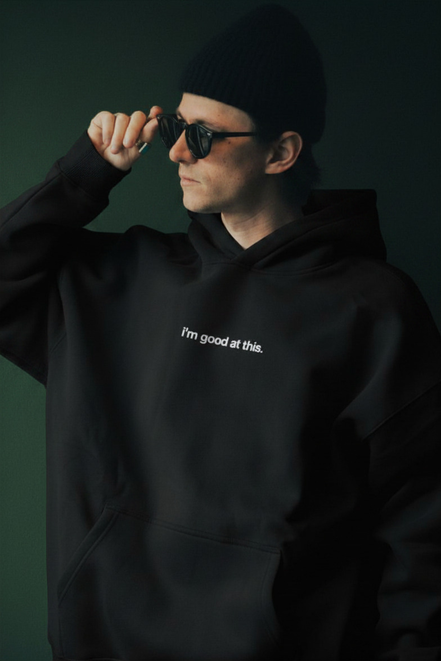 classic hoodie – black